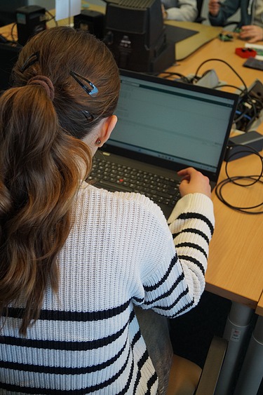 Image shows a girl programming her plate