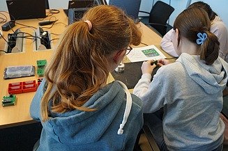 The image shows a environmental-friendly, economically efficient and socially equitable mobility